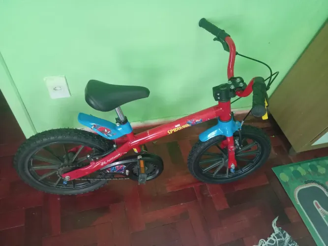 Vendo bicicleta aro 16 do homem aranha