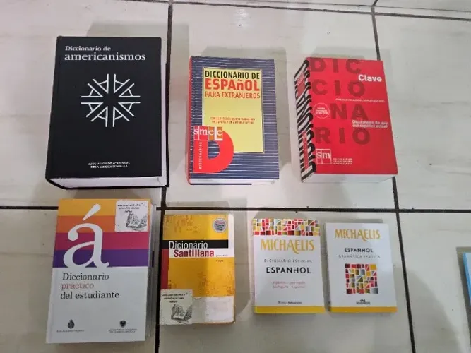 Lista de Dicionários de Espanhol e Visual à Venda