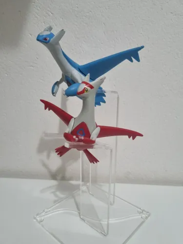 Bonecos pokemon Latios jakks pacific  e latias boot com base