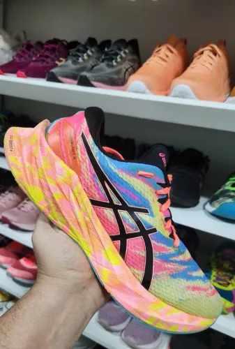 Tênis ASICS NovaBlast 3 - Tamanho 41 - Colorway Premium - Original - Corrida
