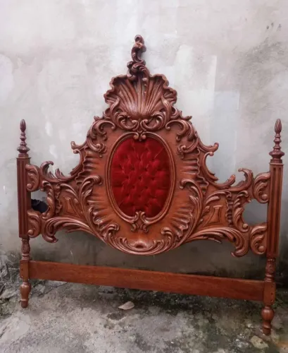 Cama de casal antiga estilo Dom José