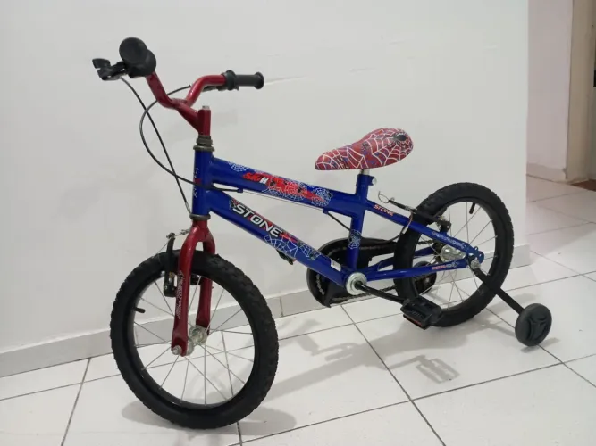 Bicicleta modelo Stone Bike aro16 (tema Homem-Aranha/Skill).