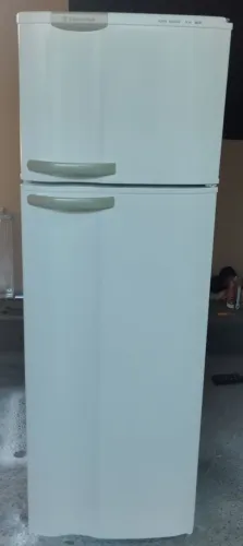 Geladeira. Eletrolux. Degelo seco. 260L. 110v