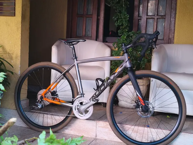 Bicicleta speed Audax nova, câmbios e pedivela Shimano
