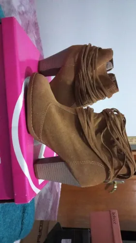 Bota Marrom de veludo