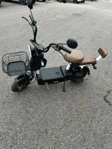 Moto eletrica semi nova 
