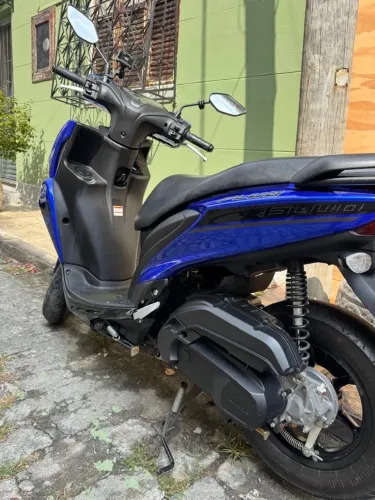 VENDO MOTO FLUO NOVINHA
