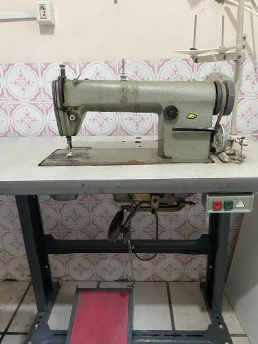 Máquina de costura reta industrial