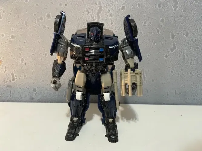 Transformers The Last Knight Barricade Deluxe Class