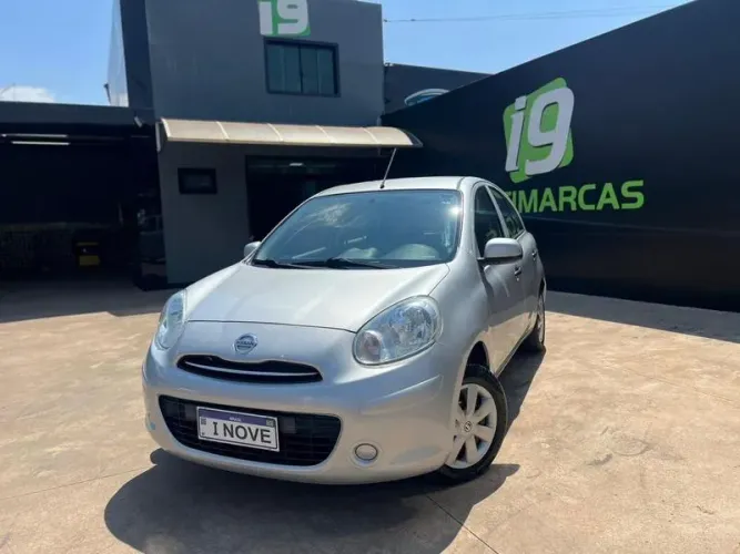 Nissan March 1.0 12V Flex 5P 2013