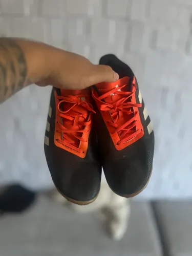 Chuteira adidas 45