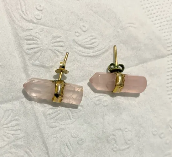 Vende-se Delicado par de brinco com pedra rosa translúcida