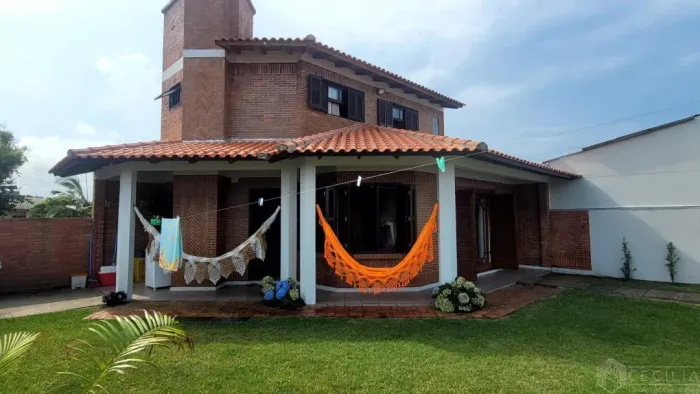 Casa com piscina e quiosque em Atlântida Sul - Pronta para morar !!! REF: 5601