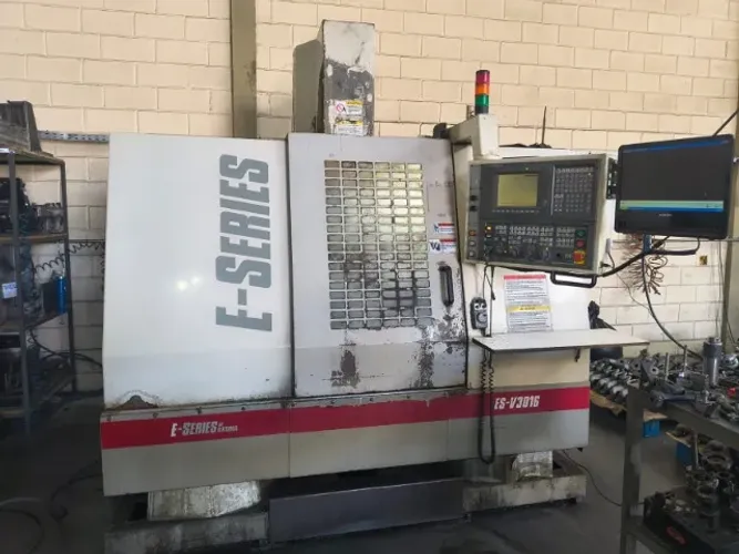 Centro de Usinagem Vertical Okuma ES-V 3016 - Comando OSP U10M