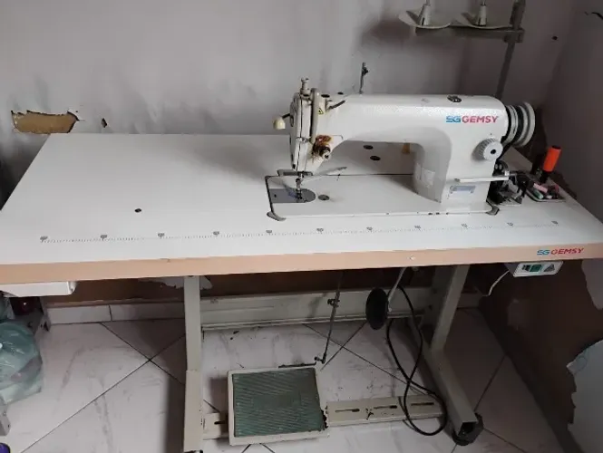 Máquina de costura Reta industrial 