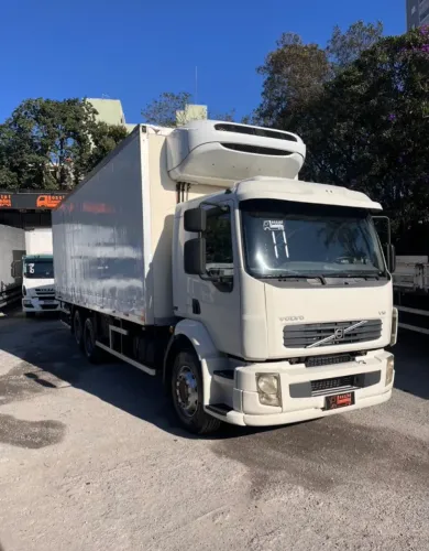 Volvo Vm 260 2011 6x2 Baú Refrigerado