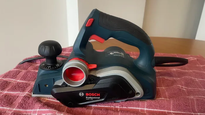 Plaina Elétrica Bosch GHO 700 Professional 700W - 127V - Estado de Zero