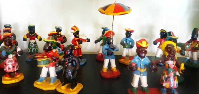 Arte Popular - MARACATU - Peças assinadas pela artista