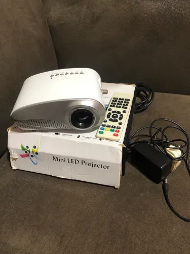 Mini Projetor LED