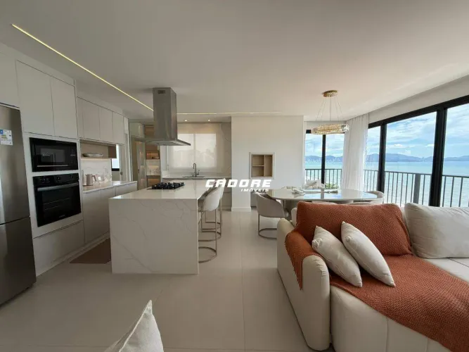 Apartamento para locação com vista permanente para o mar e 100% mobiliado I Cadore Imóveis