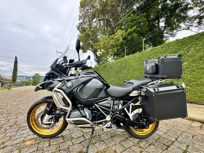 BMW R GS 1250 Adventure TripleBlack 2023 com apenas 13 mil KM - Aceito trocas 