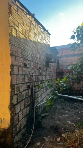 Casa de 1 cômodo,com terreno grande
