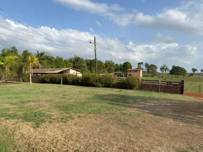 Vendo fazenda na Br 135 logo depois de Santa Rita - fino acabamento