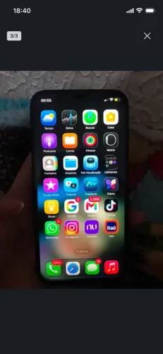 iPhone 12 na cor preta.