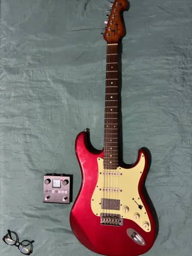 Guitarra Tagima T635 Brasil tunada + pedaleira