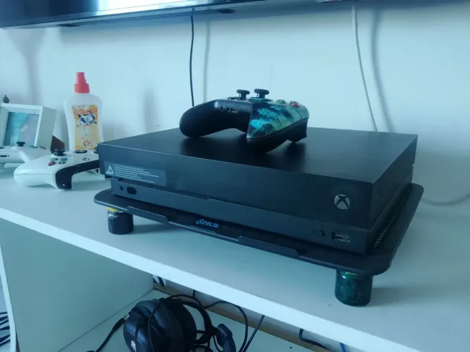 Xbox one x 1.800 muito novo