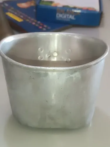 Caneca de alumínio da WW II Estados Unidos do Brasil. Objetos histórico para colecionismo.