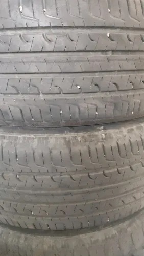 Vendo pneus 215/60R17