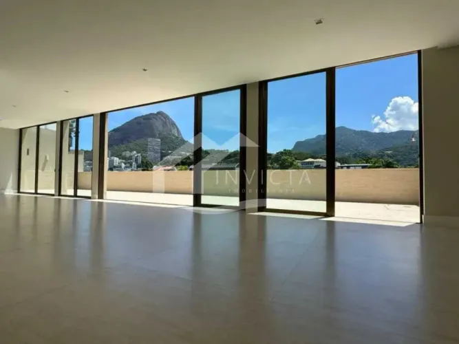 Luxuosa Cobertura Linear no Leblon - Um Refúgio Exclusivo!
