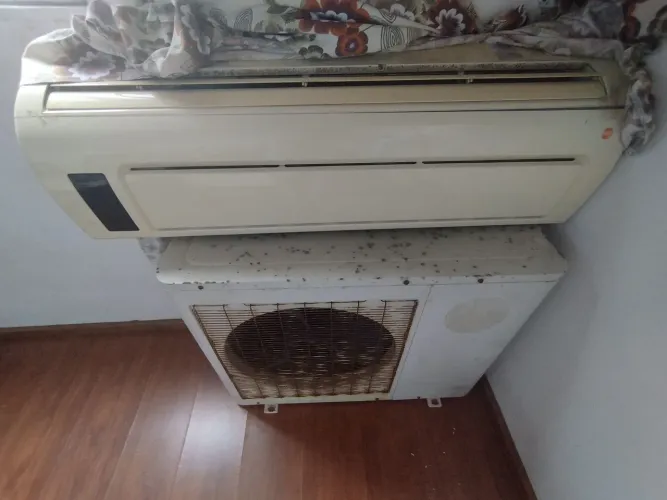 Ar-condicionado Rheem - 22.000 BTUs - Quente e Frio - 220V