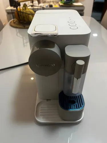 Cafeteira Nespresso Lattissima