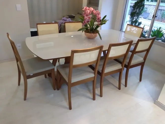 Mesa de jantar madeira pronta entrega nova