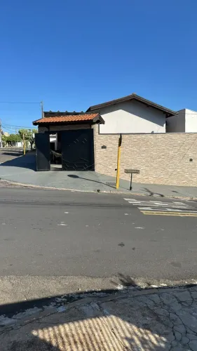 Sobrado de esquina à venda no bairro Geisel, em Bauru/SP