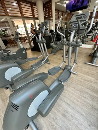 Elíptico Integrity life fitness