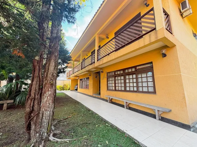 Amplo Sobrado com Terreno de 1.025 m² | Espaço, Versatilidade e Privacidade em Um Só Lugar