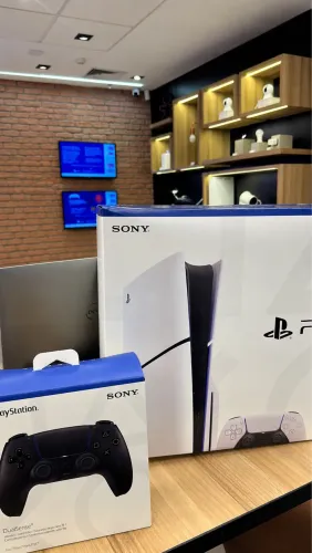 PS5 SLIM 1TB + 2 CONTROLES 3 MESES DE COMPRADO