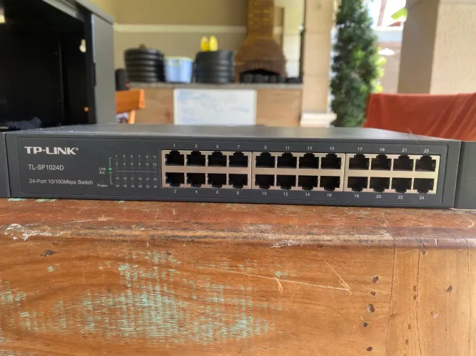 Switch TP-Link TL-SF1024D 24 Portas 10/100 Mbps