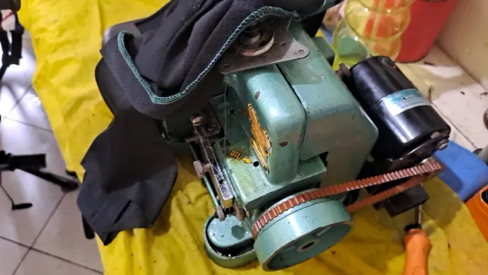 Vendo essa Máquina Overloque semi industrial.