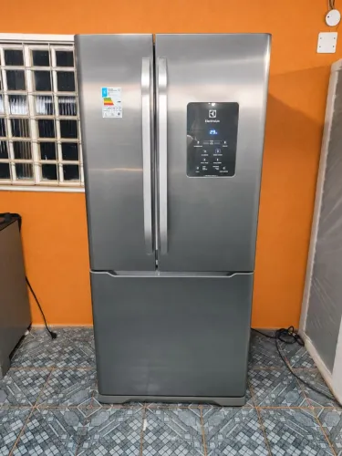 Geladeira Electrolux inox 579 litros 3 portas