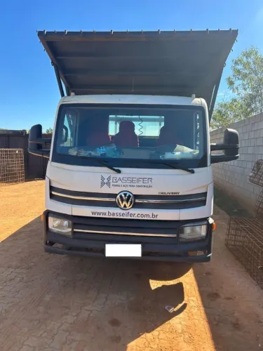 Caminhão Volks 11.180 4x2 - Com Carroceria de Qualidade - Unico Dono