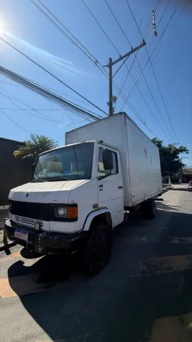 Caminhão 710 - 2004 