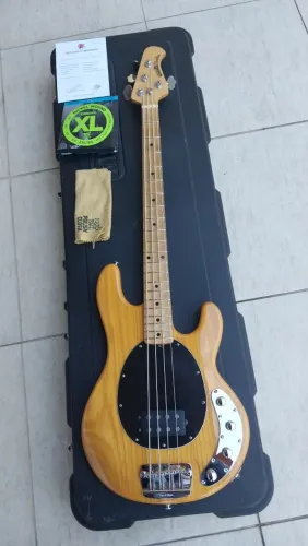 Contrabaixo Music Man Stongray 2008 com case original