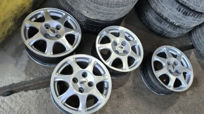 aro 14 ford pneus usadinhos