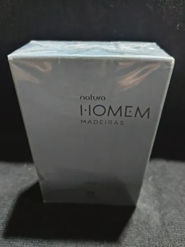 Perfumes masculino e feminino