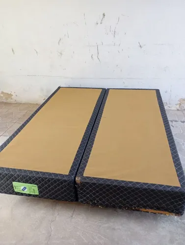Base box Queen com marcas de uso