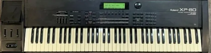 Vendo teclado Roland xp80 relíquia, teclado pra exigentes, timbres espetaculares, vendo ba